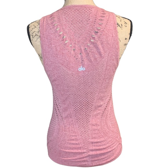 ALO Yoga Lark Women’s Pink Athletic Top - Picture 5 of 5